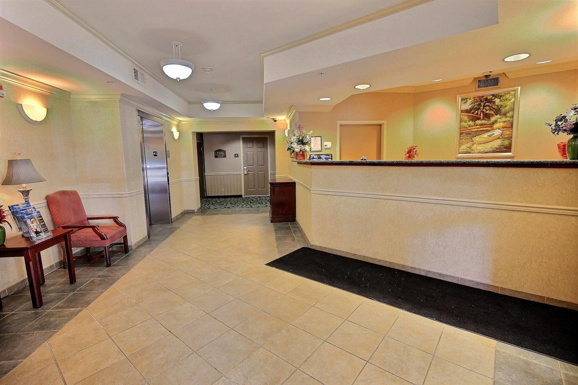 Intown Suites Extended Stay Newport News Va - I-64 Экстерьер фото