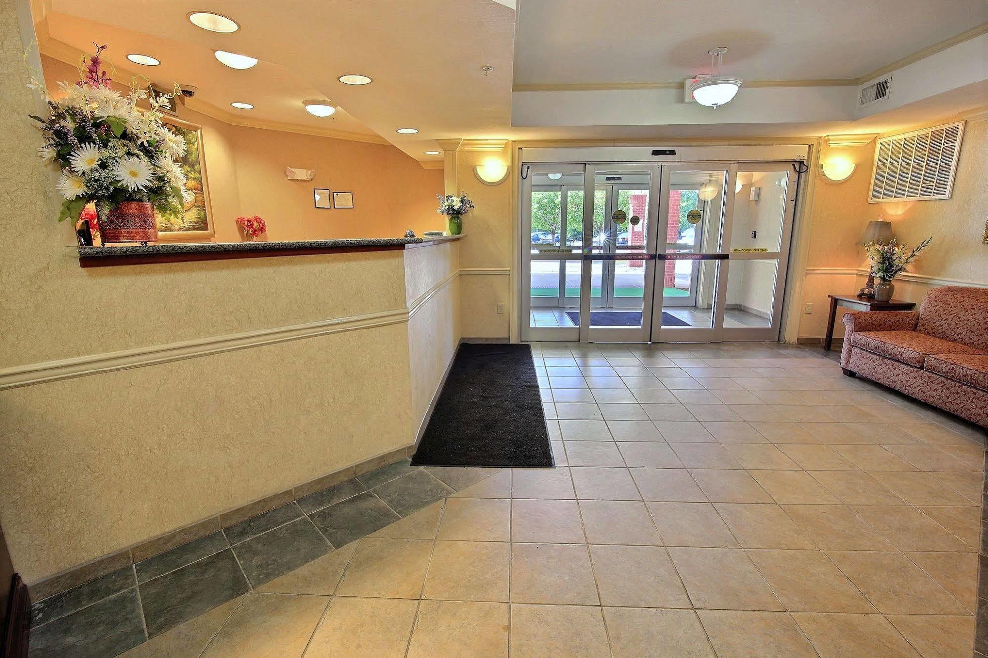 Intown Suites Extended Stay Newport News Va - I-64 Экстерьер фото