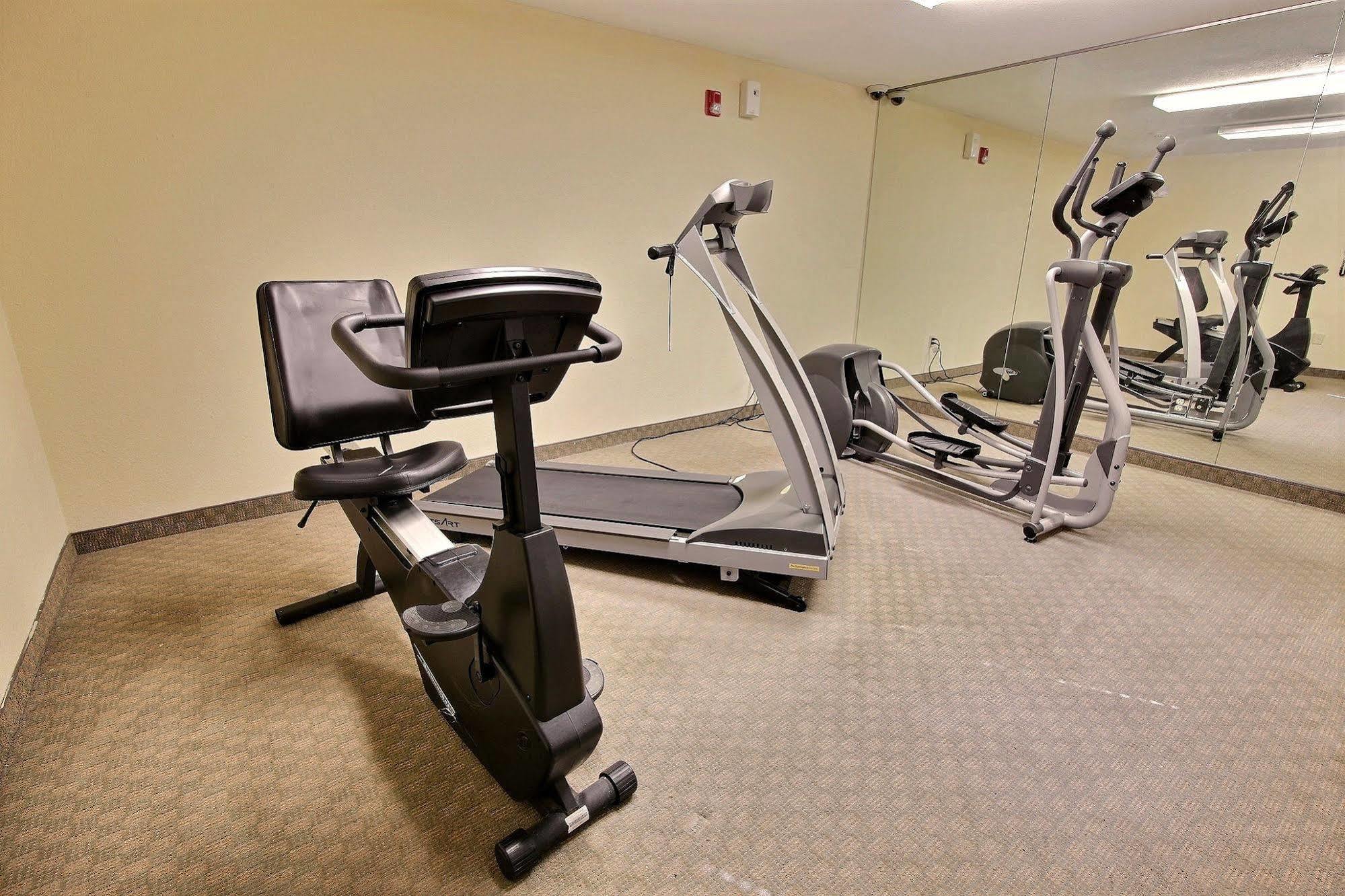Intown Suites Extended Stay Newport News Va - I-64 Экстерьер фото