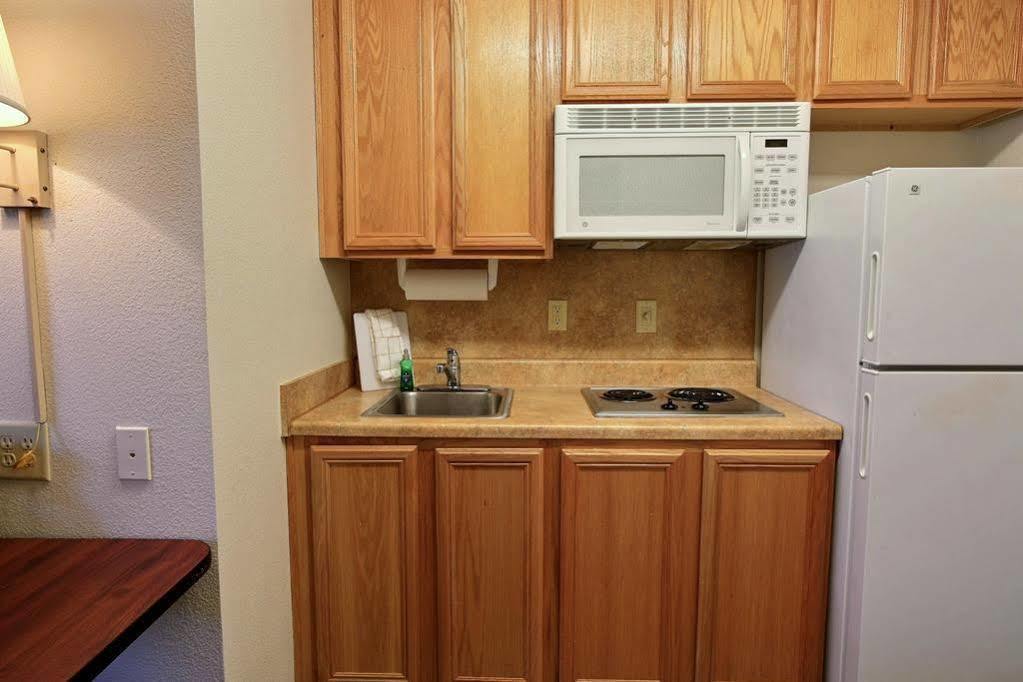 Intown Suites Extended Stay Newport News Va - I-64 Экстерьер фото