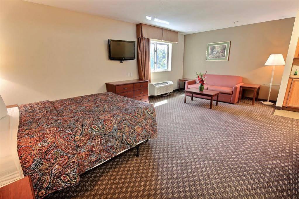 Intown Suites Extended Stay Newport News Va - I-64 Экстерьер фото